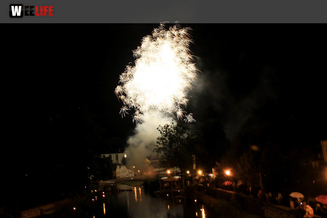 Saale in Flammen Lichterzauber und Feuerwerk