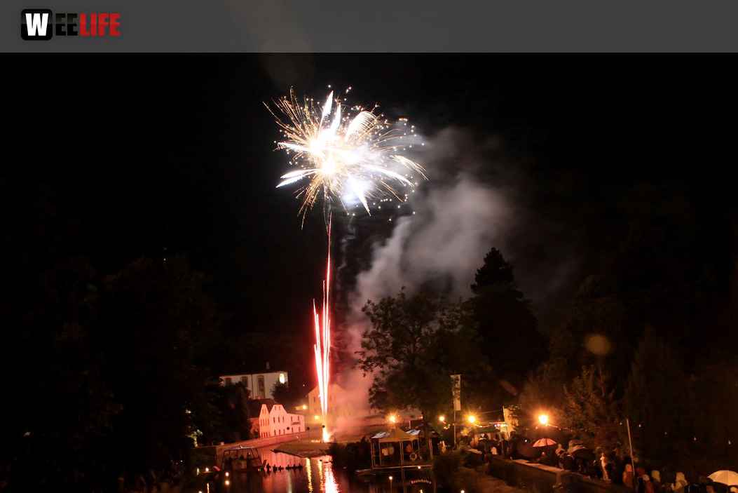 Saale in Flammen Lichterzauber und Feuerwerk