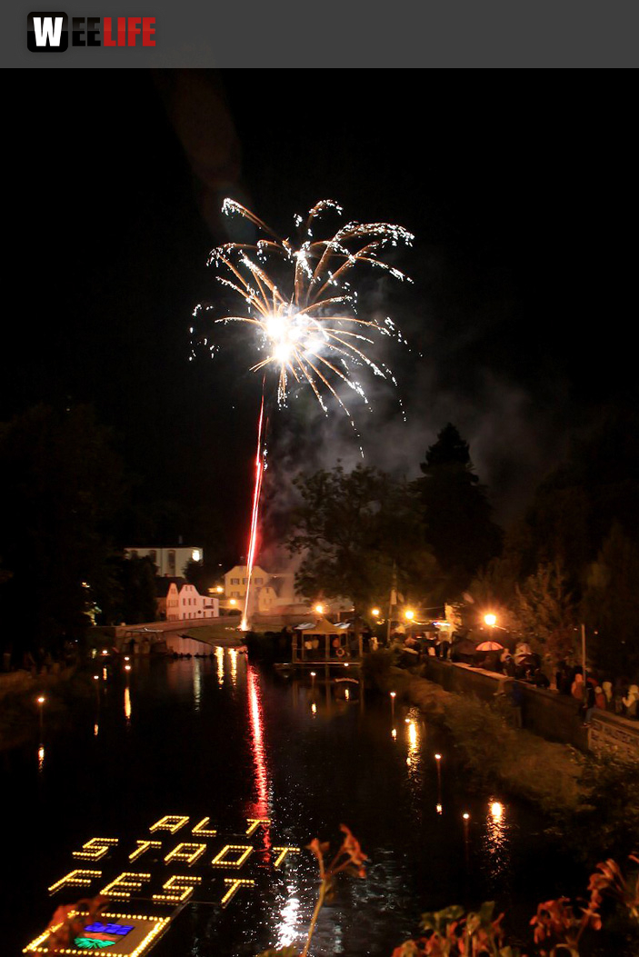 Saale in Flammen Lichterzauber und Feuerwerk