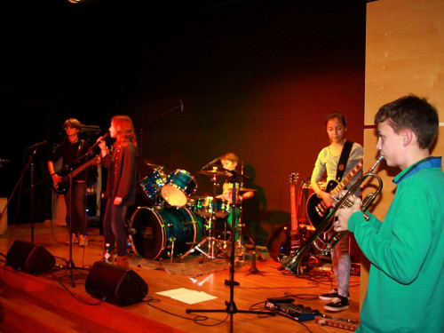 Jugendkulturtage Konzert Standby Little Heroes Cubed Schülerband der Hofecker Hauptschule – Foto 33