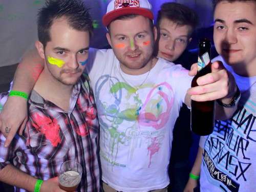 A Class Of Neon Night  – Foto 34