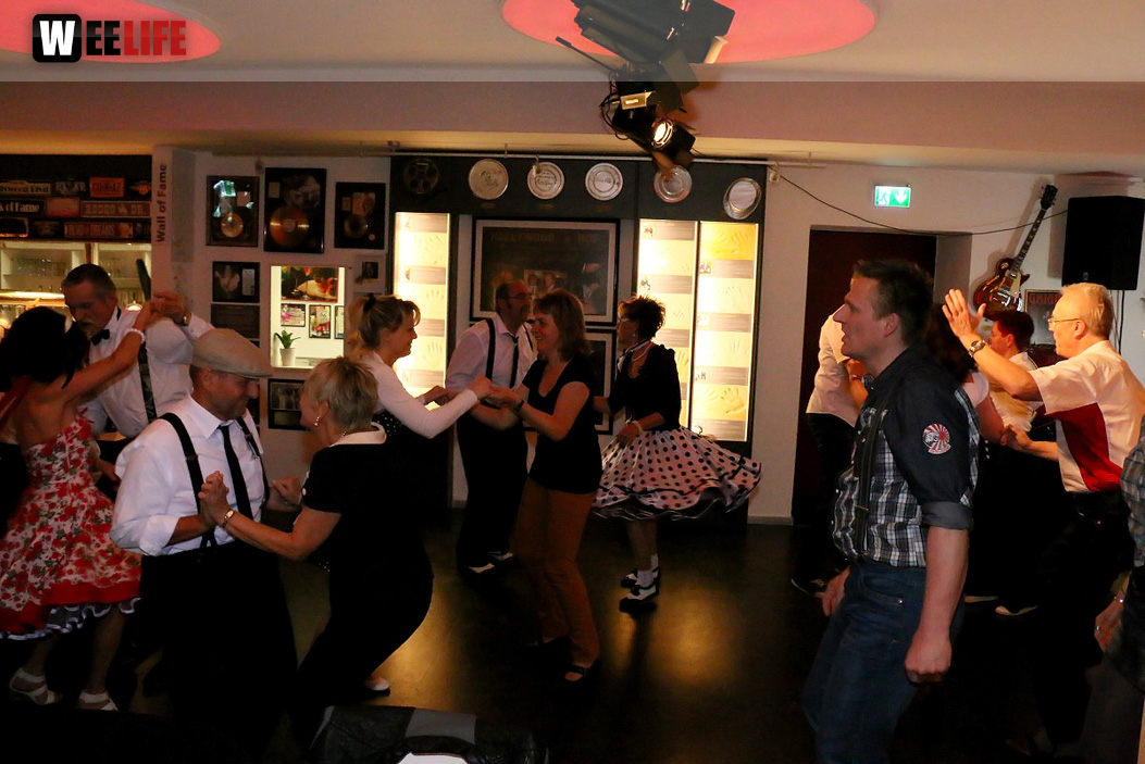 Tanzparty mit DJ und 50er Outfitpremierung