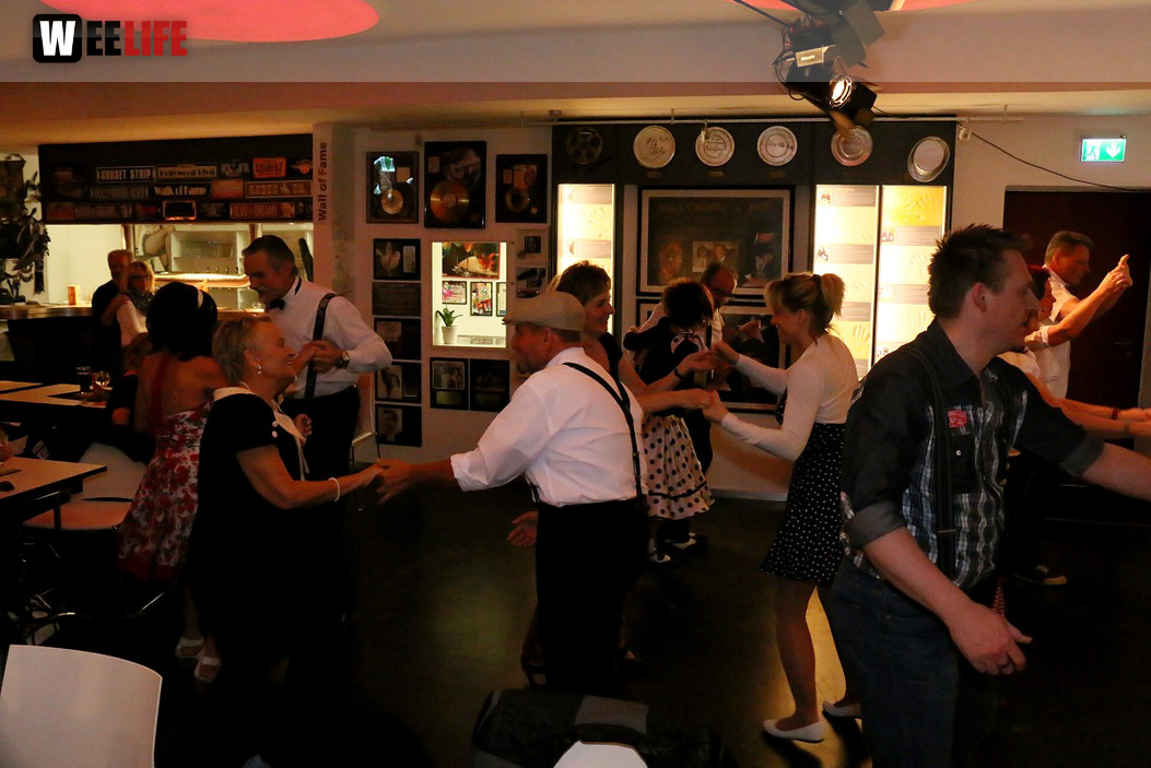 Tanzparty mit DJ und 50er Outfitpremierung