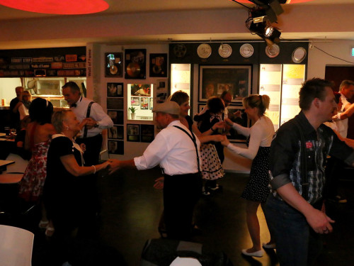 Tanzparty mit DJ und 50er Outfitpremierung – Foto 3