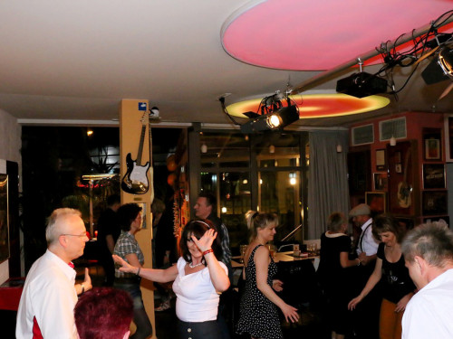 Tanzparty mit DJ und 50er Outfitpremierung – Foto 8
