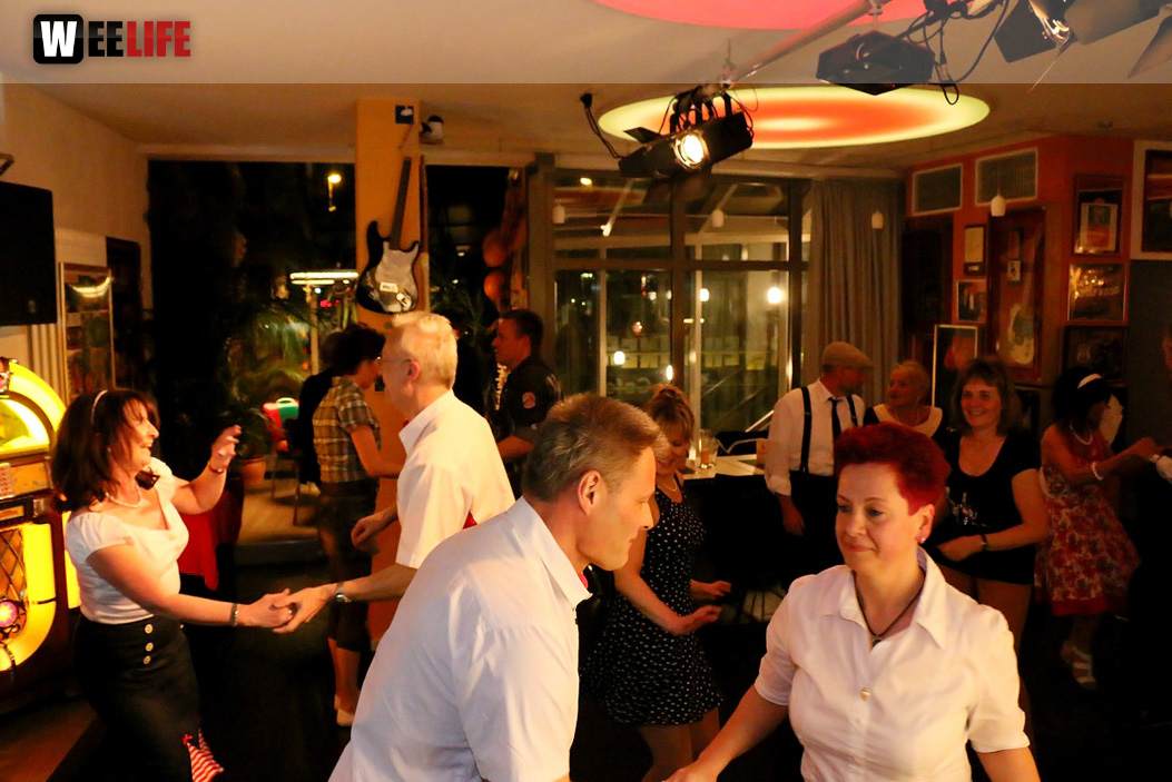 Tanzparty mit DJ und 50er Outfitpremierung
