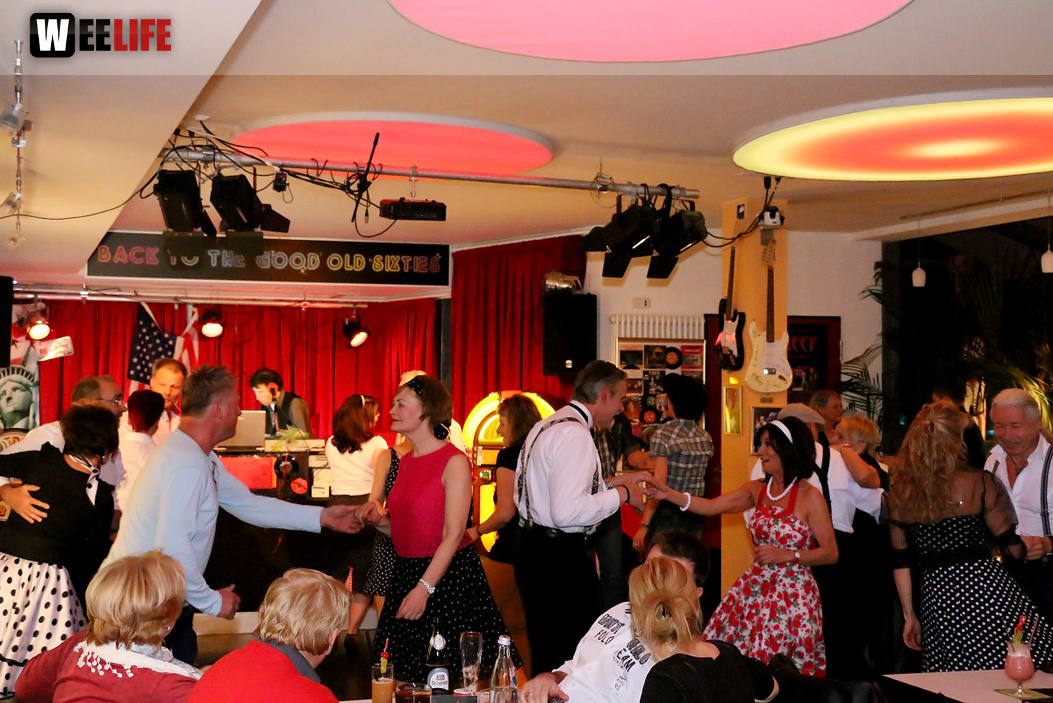 Tanzparty mit DJ und 50er Outfitpremierung