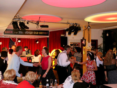 Tanzparty mit DJ und 50er Outfitpremierung – Foto 10