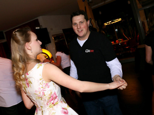 Tanzparty mit DJ und 50er Outfitpremierung – Foto 13