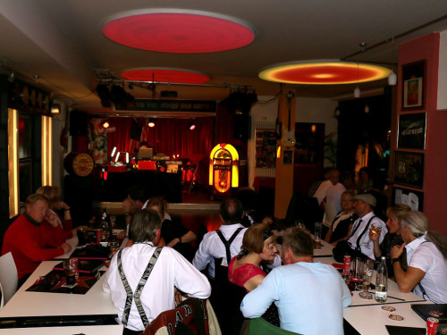 Tanzparty mit DJ und 50er Outfitpremierung – Foto 19