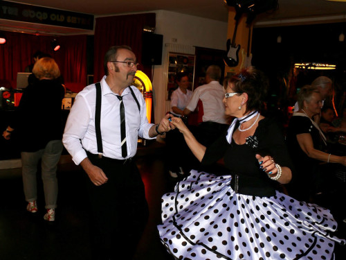 Tanzparty mit DJ und 50er Outfitpremierung – Foto 27