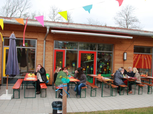  Frühlingsfest Zirkusvorstellung Einweihung des Spielplatzes – Foto 4