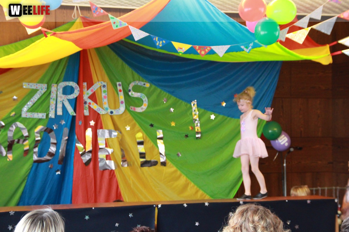  Frühlingsfest Zirkusvorstellung Einweihung des Spielplatzes