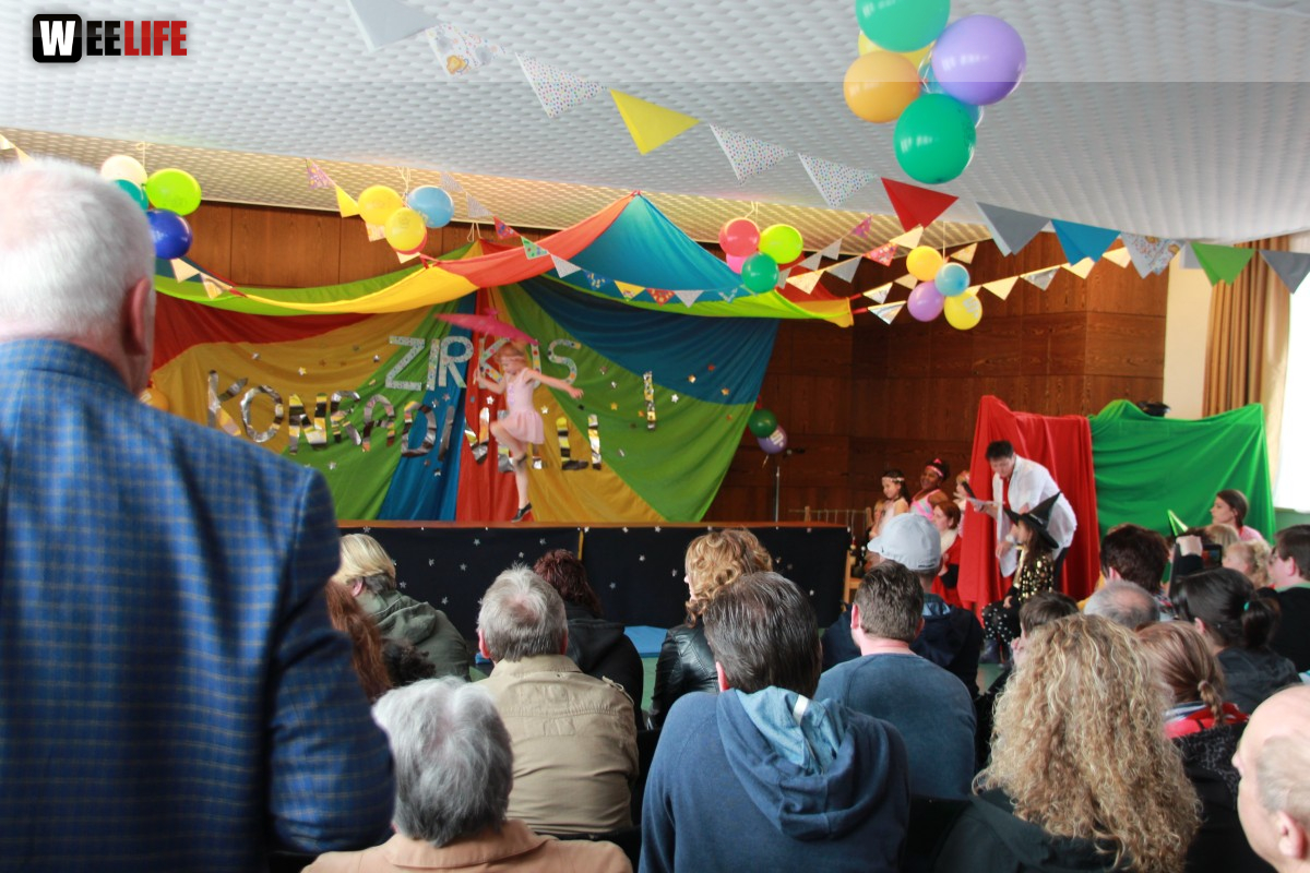  Frühlingsfest Zirkusvorstellung Einweihung des Spielplatzes