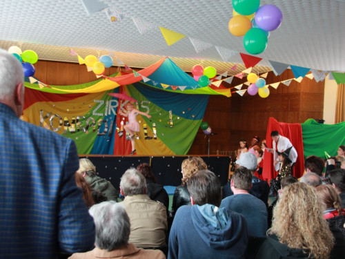  Frühlingsfest Zirkusvorstellung Einweihung des Spielplatzes – Foto 14