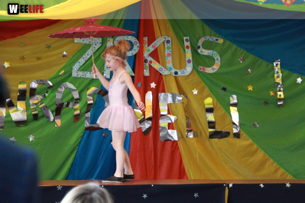  Frühlingsfest Zirkusvorstellung Einweihung des Spielplatzes