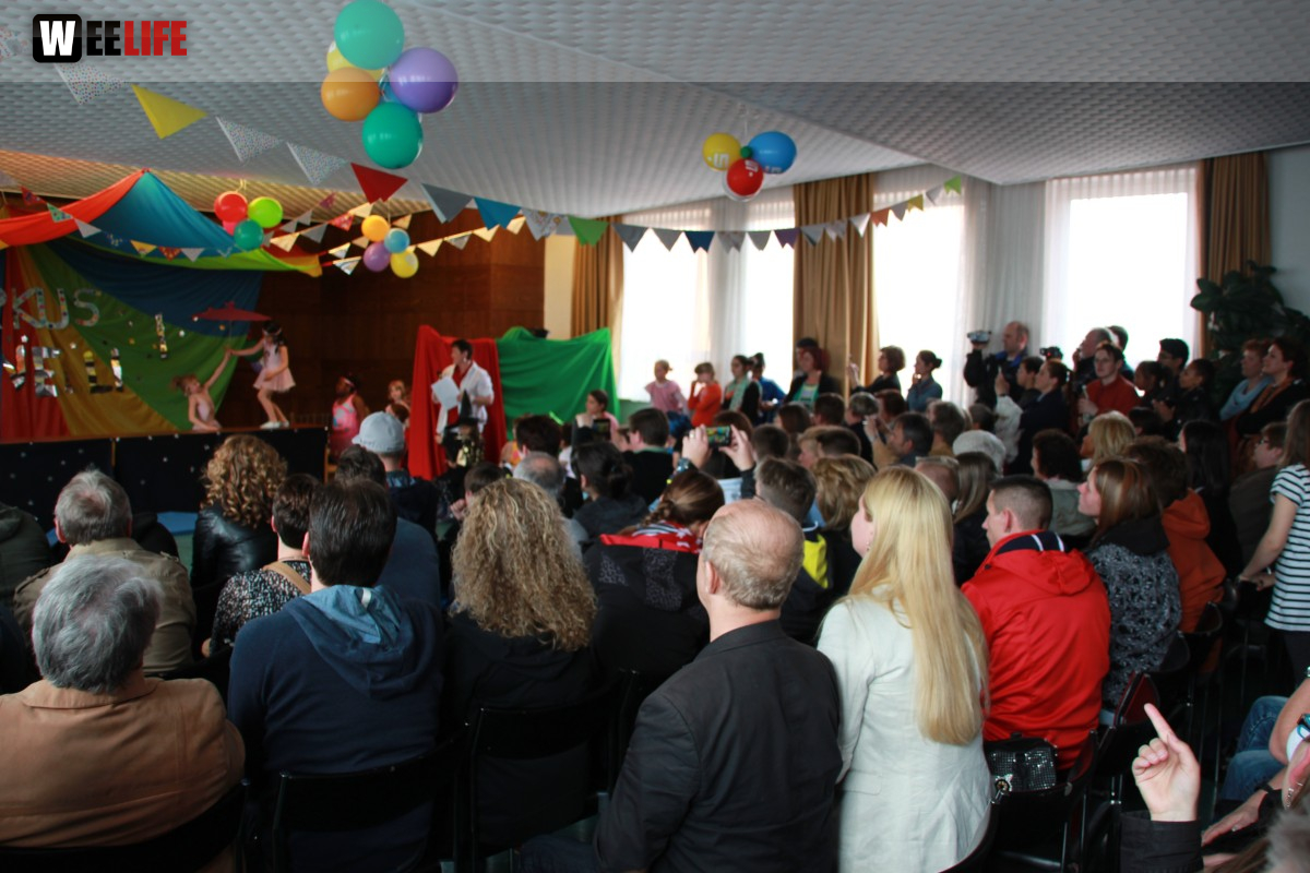 Frühlingsfest Zirkusvorstellung Einweihung des Spielplatzes