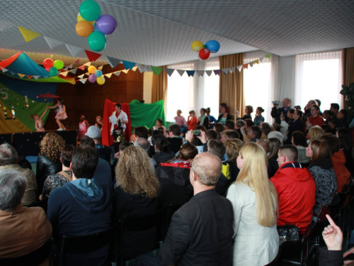  Frühlingsfest Zirkusvorstellung Einweihung des Spielplatzes – Foto 18