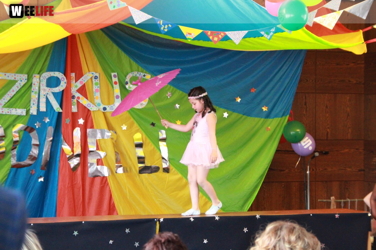 Frühlingsfest Zirkusvorstellung Einweihung des Spielplatzes