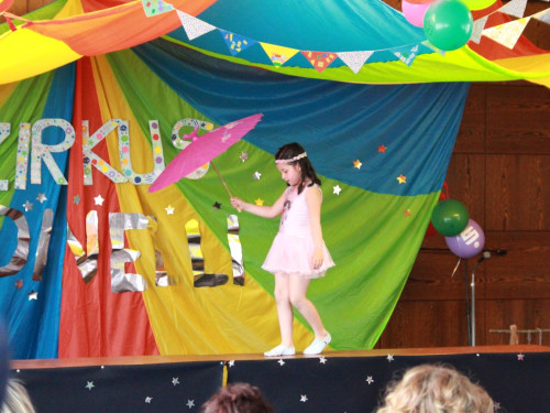 Frühlingsfest Zirkusvorstellung Einweihung des Spielplatzes – Foto 19