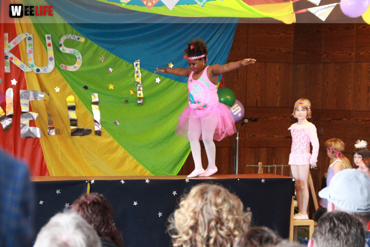  Frühlingsfest Zirkusvorstellung Einweihung des Spielplatzes