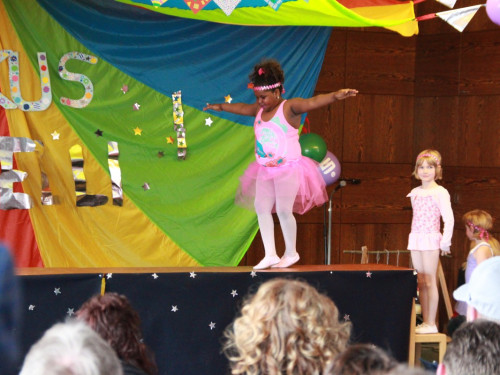  Frühlingsfest Zirkusvorstellung Einweihung des Spielplatzes – Foto 20