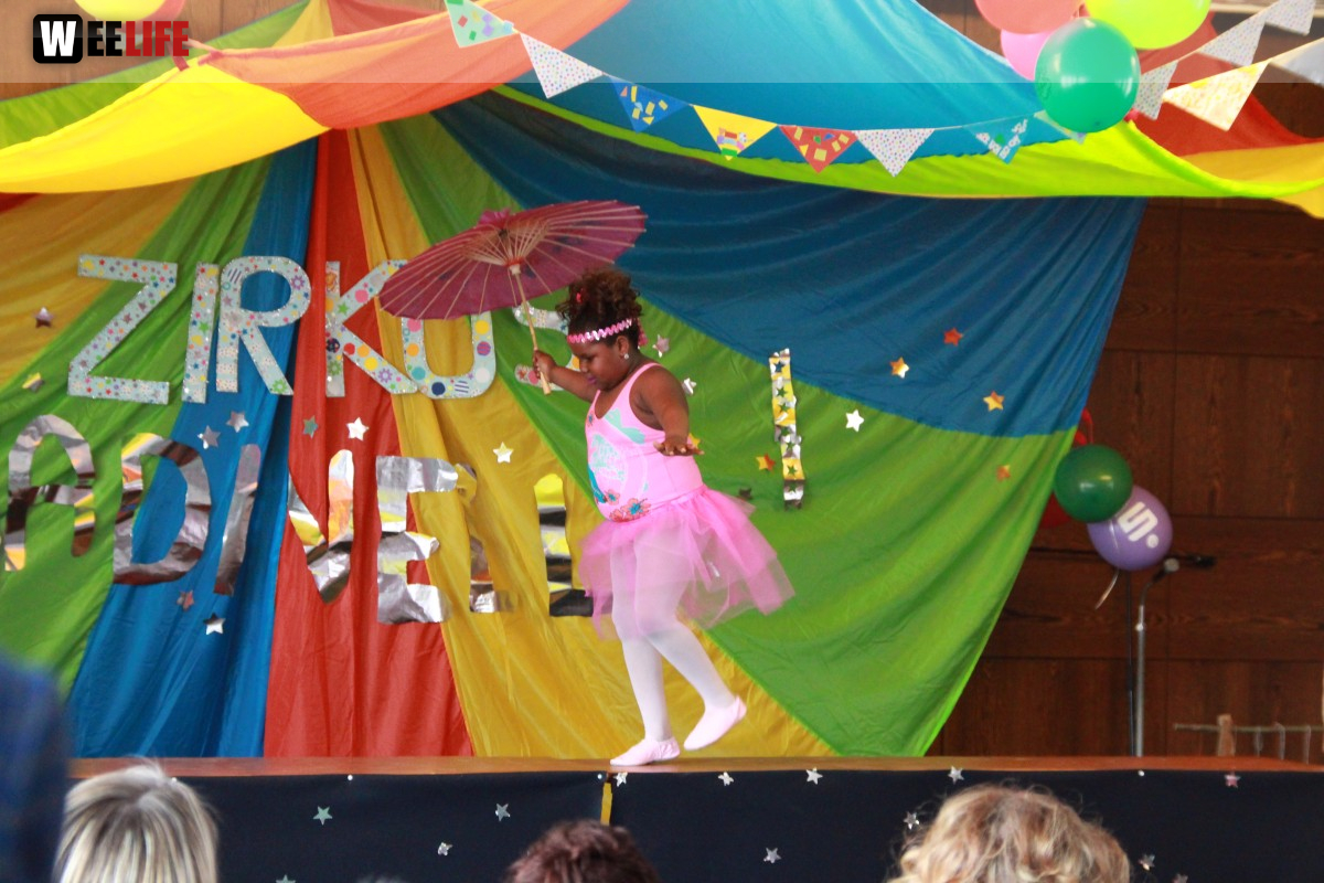  Frühlingsfest Zirkusvorstellung Einweihung des Spielplatzes