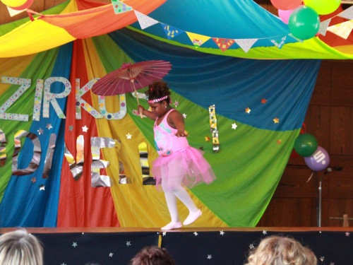  Frühlingsfest Zirkusvorstellung Einweihung des Spielplatzes – Foto 21