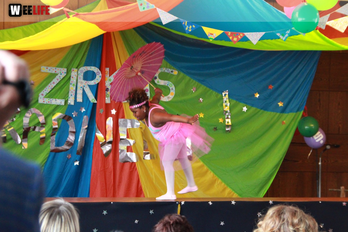  Frühlingsfest Zirkusvorstellung Einweihung des Spielplatzes