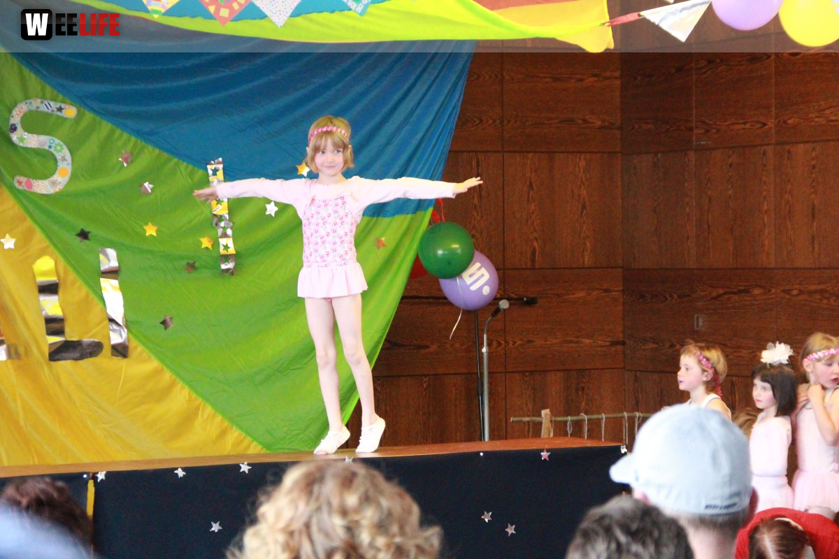  Frühlingsfest Zirkusvorstellung Einweihung des Spielplatzes
