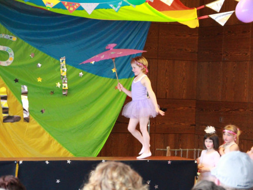  Frühlingsfest Zirkusvorstellung Einweihung des Spielplatzes – Foto 26