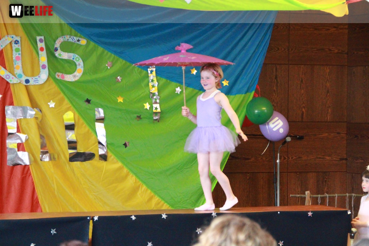  Frühlingsfest Zirkusvorstellung Einweihung des Spielplatzes