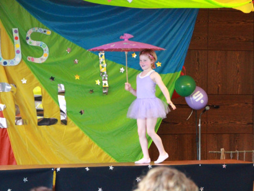  Frühlingsfest Zirkusvorstellung Einweihung des Spielplatzes – Foto 29