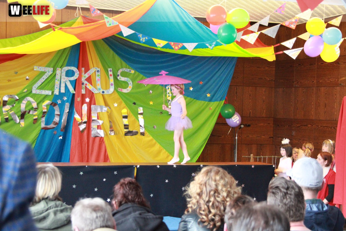  Frühlingsfest Zirkusvorstellung Einweihung des Spielplatzes