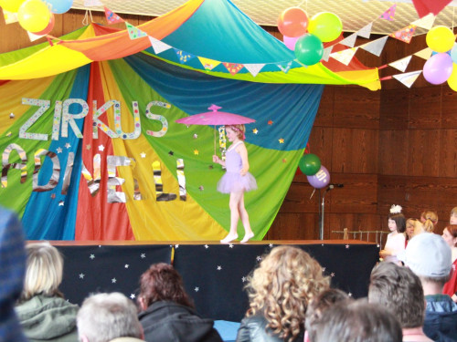  Frühlingsfest Zirkusvorstellung Einweihung des Spielplatzes – Foto 30