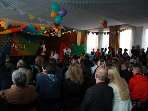  Frühlingsfest Zirkusvorstellung Einweihung des Spielplatzes – Foto 31
