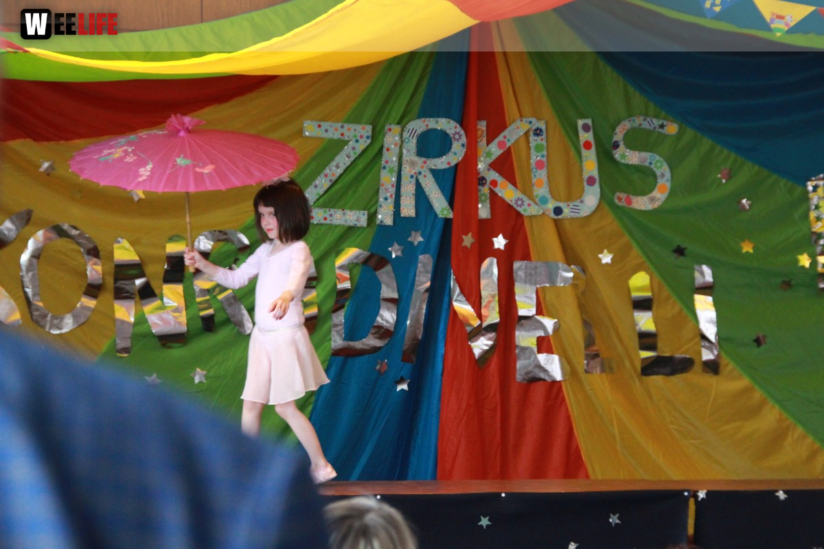  Frühlingsfest Zirkusvorstellung Einweihung des Spielplatzes