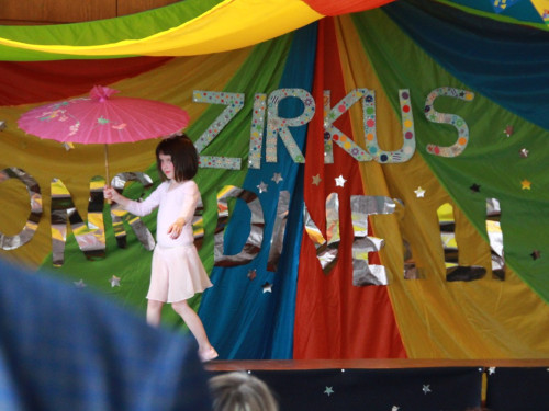  Frühlingsfest Zirkusvorstellung Einweihung des Spielplatzes – Foto 32