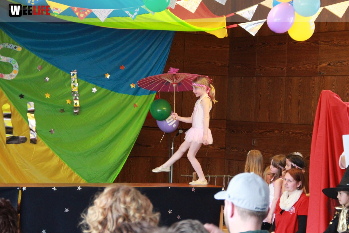  Frühlingsfest Zirkusvorstellung Einweihung des Spielplatzes