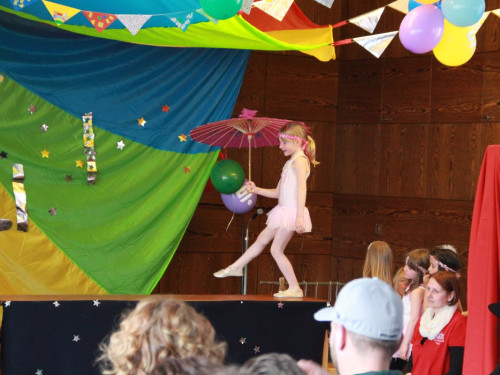  Frühlingsfest Zirkusvorstellung Einweihung des Spielplatzes – Foto 34