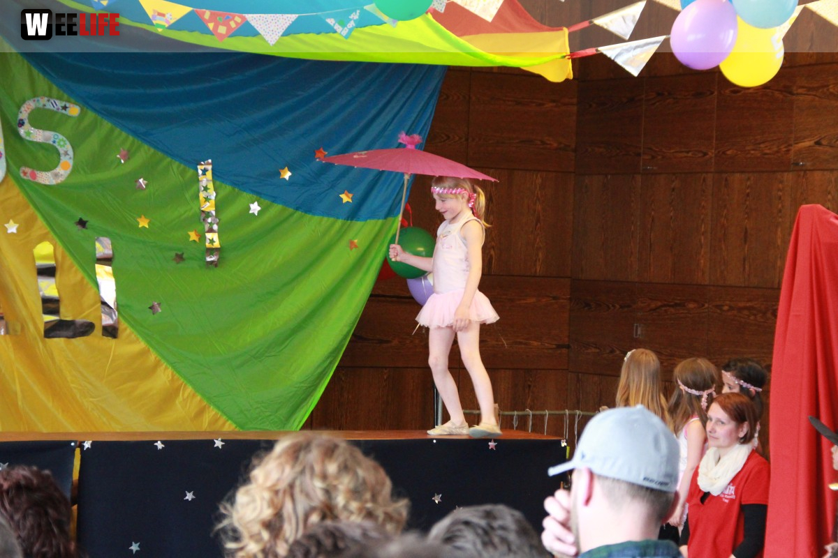  Frühlingsfest Zirkusvorstellung Einweihung des Spielplatzes