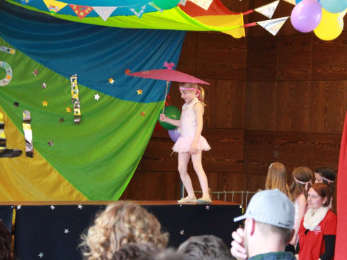  Frühlingsfest Zirkusvorstellung Einweihung des Spielplatzes – Foto 35