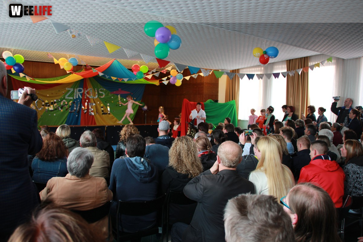  Frühlingsfest Zirkusvorstellung Einweihung des Spielplatzes