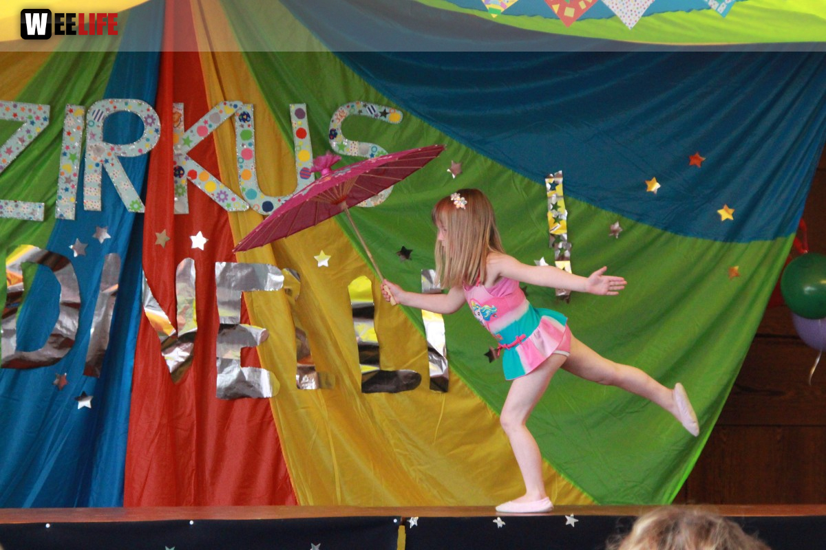  Frühlingsfest Zirkusvorstellung Einweihung des Spielplatzes