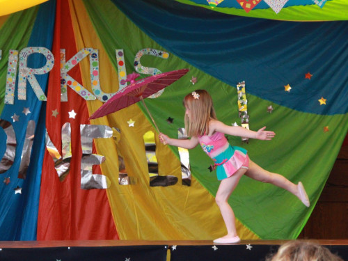  Frühlingsfest Zirkusvorstellung Einweihung des Spielplatzes – Foto 37