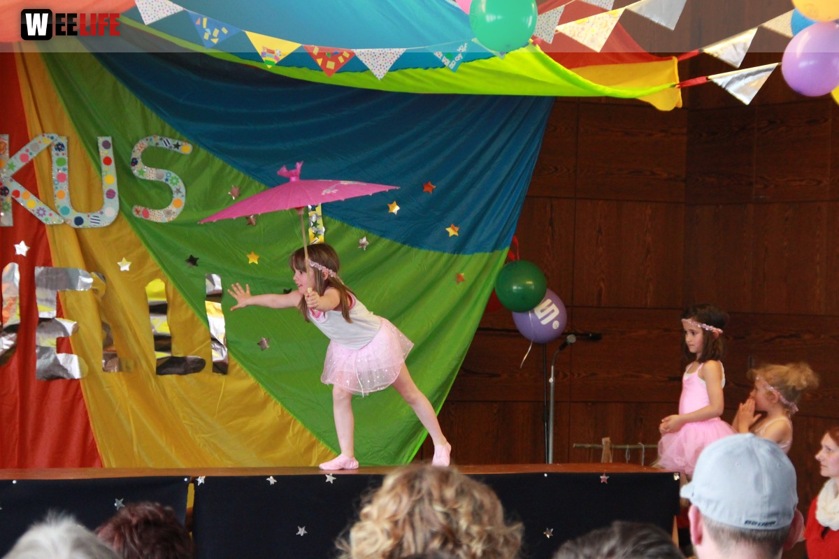  Frühlingsfest Zirkusvorstellung Einweihung des Spielplatzes