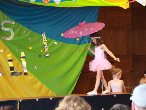  Frühlingsfest Zirkusvorstellung Einweihung des Spielplatzes – Foto 40