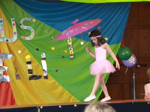  Frühlingsfest Zirkusvorstellung Einweihung des Spielplatzes – Foto 41