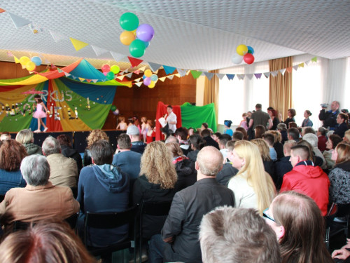  Frühlingsfest Zirkusvorstellung Einweihung des Spielplatzes – Foto 43
