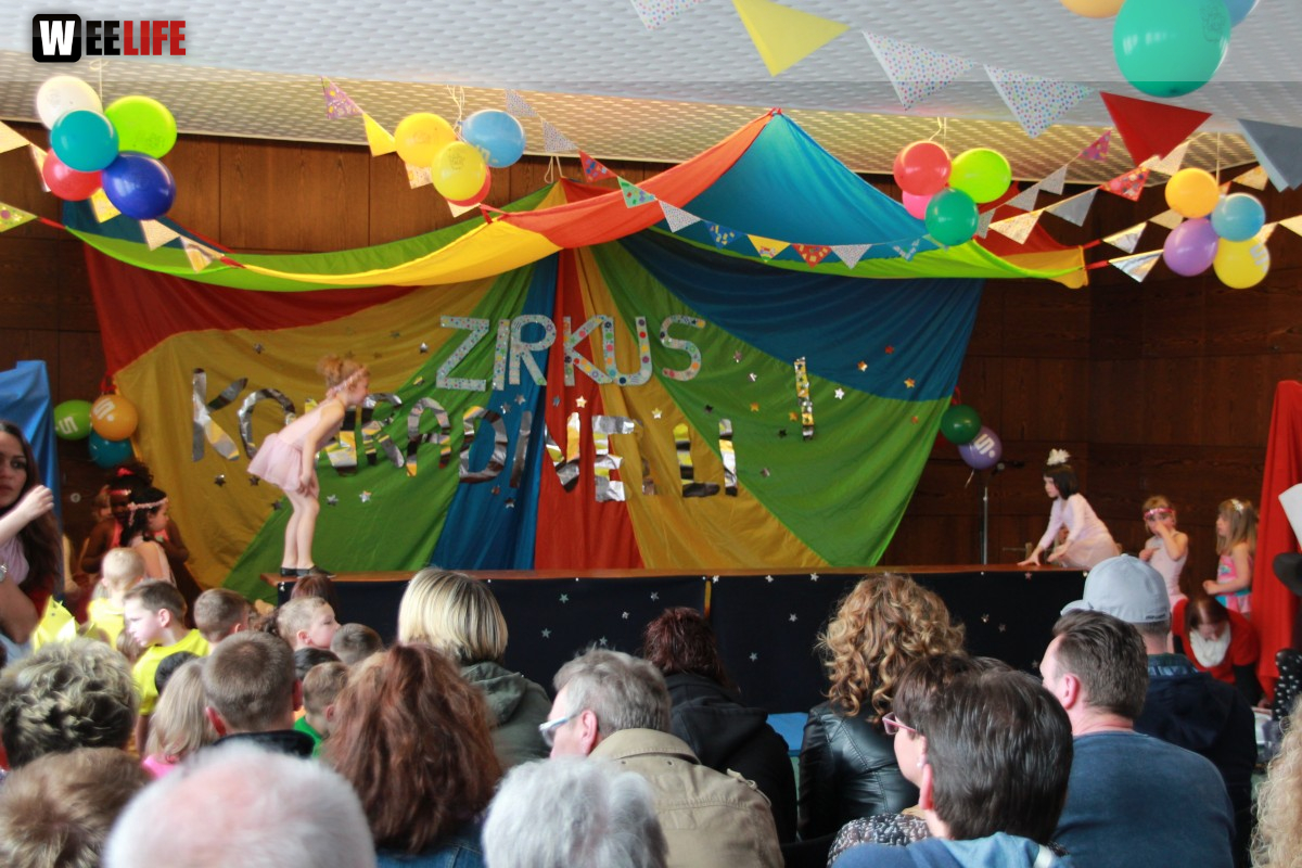  Frühlingsfest Zirkusvorstellung Einweihung des Spielplatzes